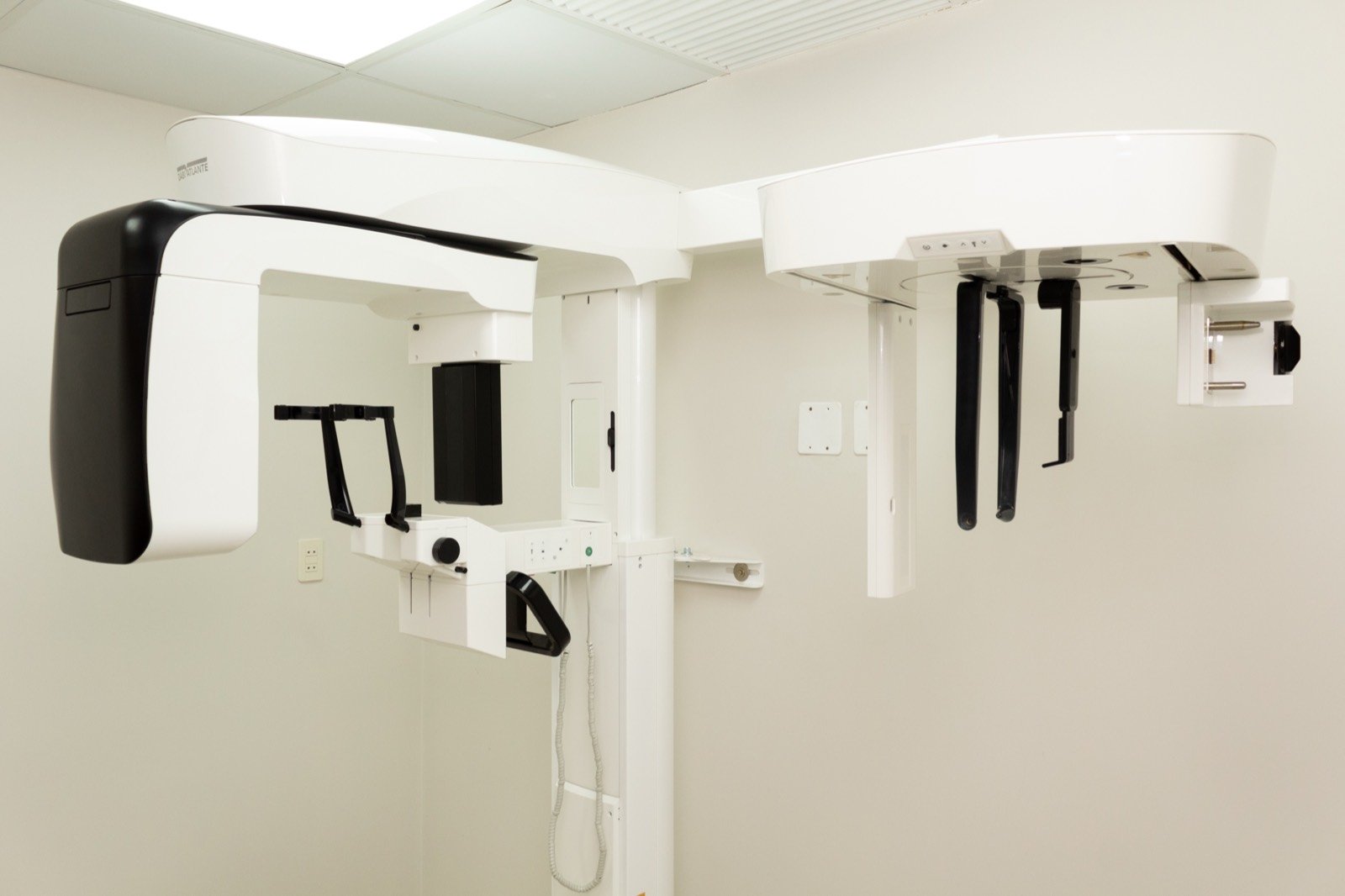 Equipo de radiografía panorámica y escaneo intraoral del COI